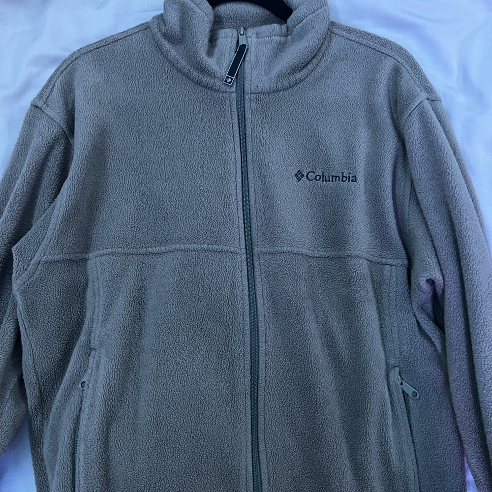 Lightweight Columbia fleece.